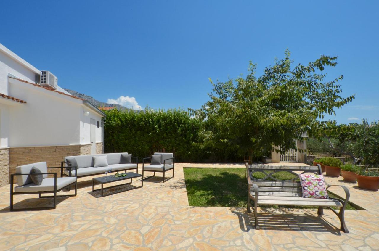 Holiday Home Nevera Kaštela Екстериор снимка