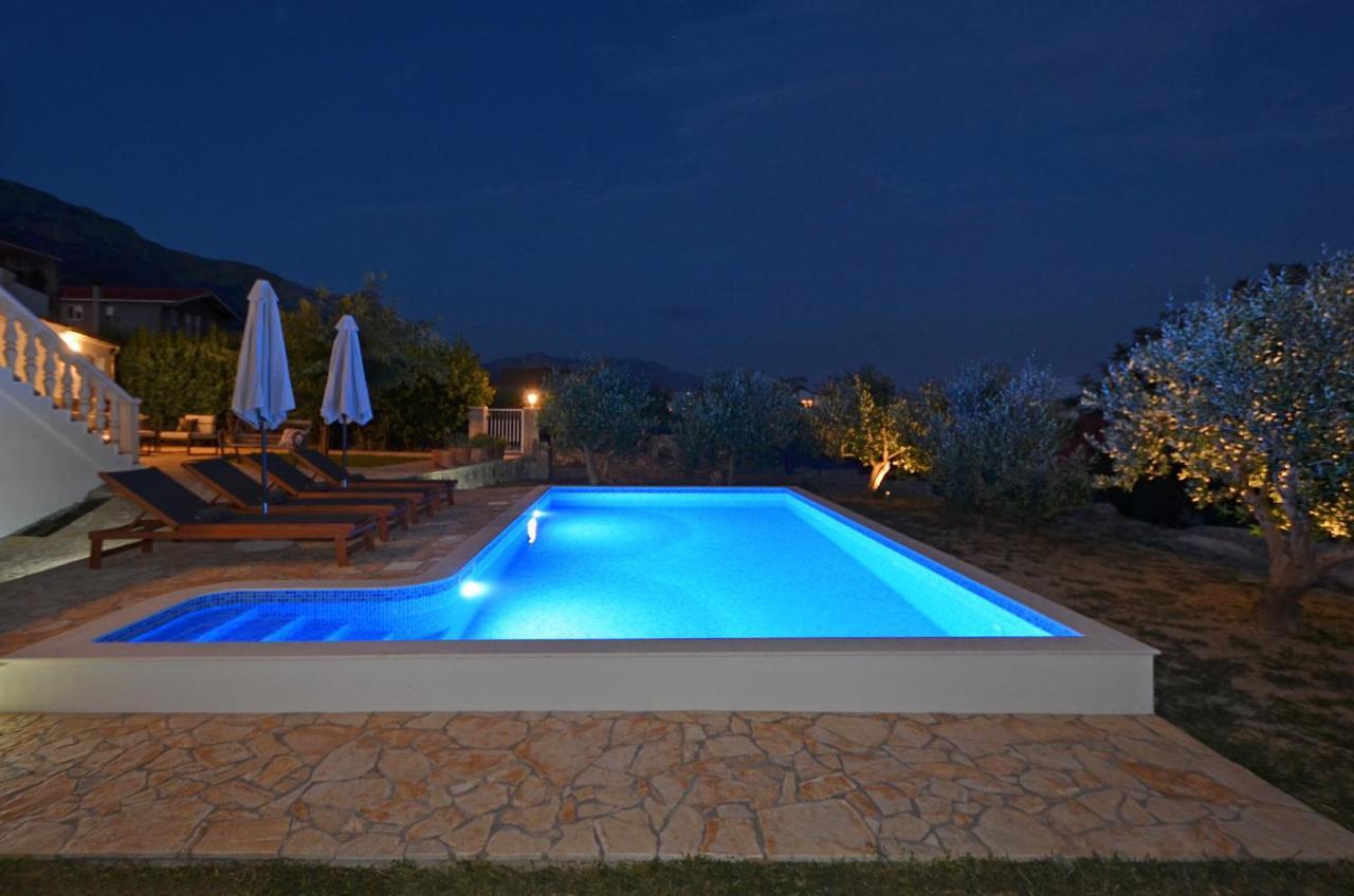 Holiday Home Nevera Kaštela Екстериор снимка