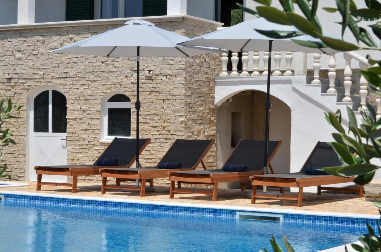 Holiday Home Nevera Kaštela Екстериор снимка