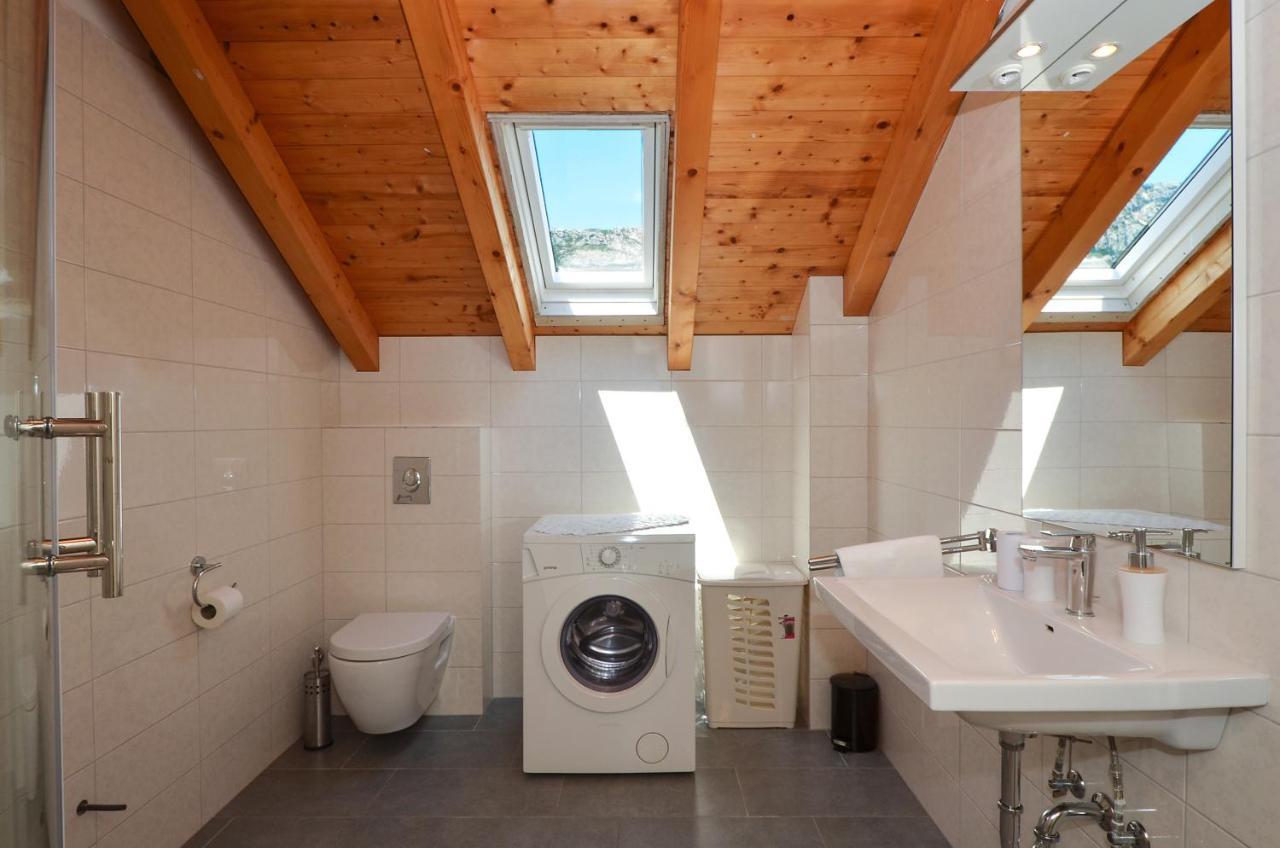 Holiday Home Nevera Kaštela Екстериор снимка