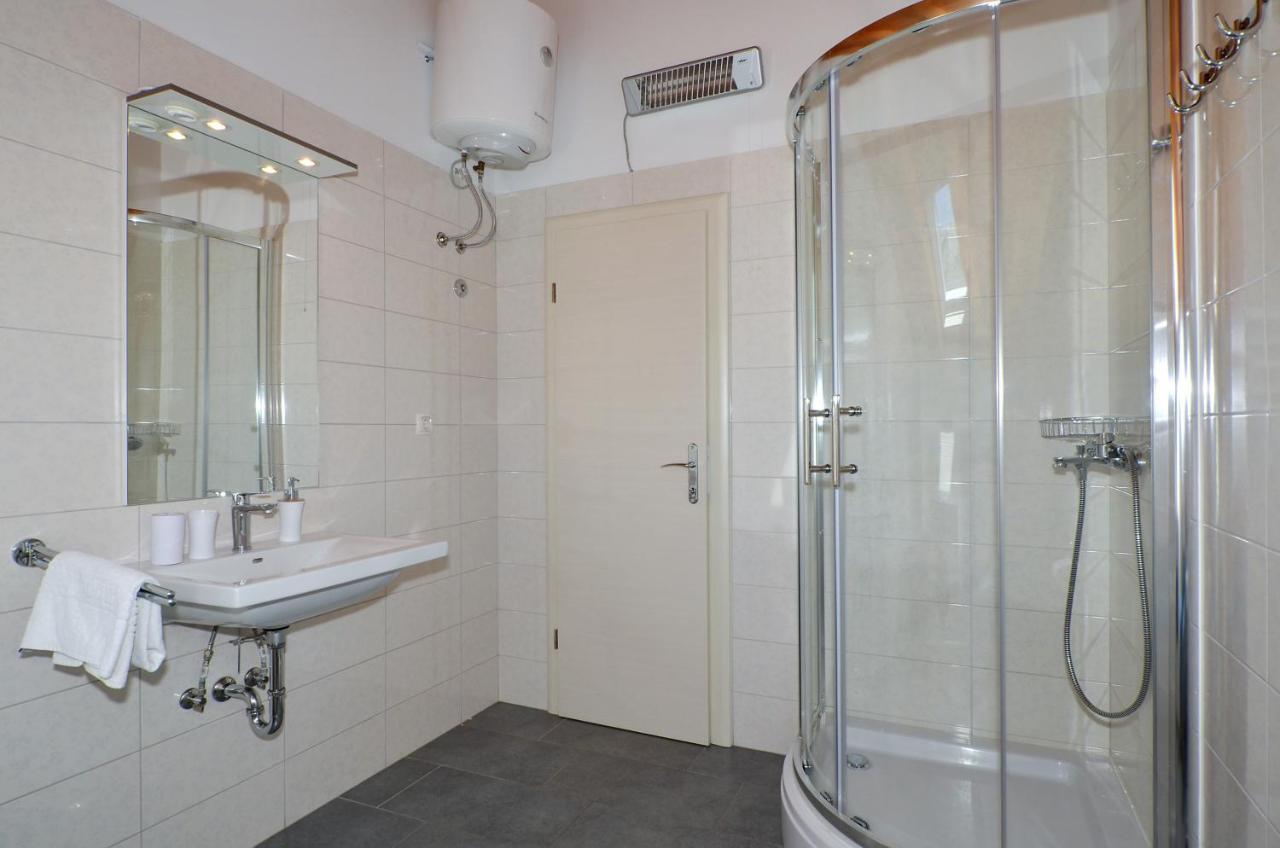Holiday Home Nevera Kaštela Екстериор снимка