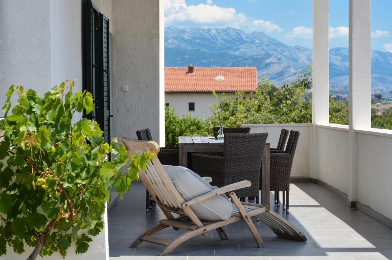 Holiday Home Nevera Kaštela Екстериор снимка