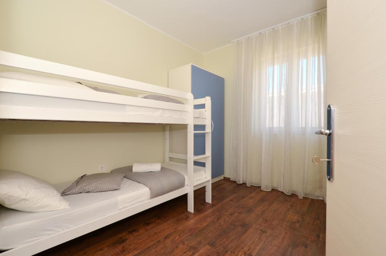 Holiday Home Nevera Kaštela Екстериор снимка