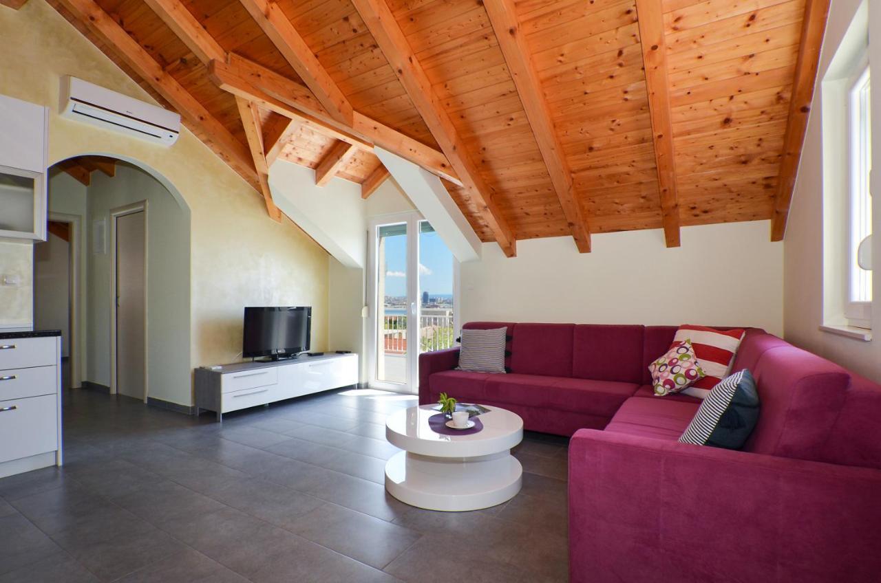 Holiday Home Nevera Kaštela Екстериор снимка