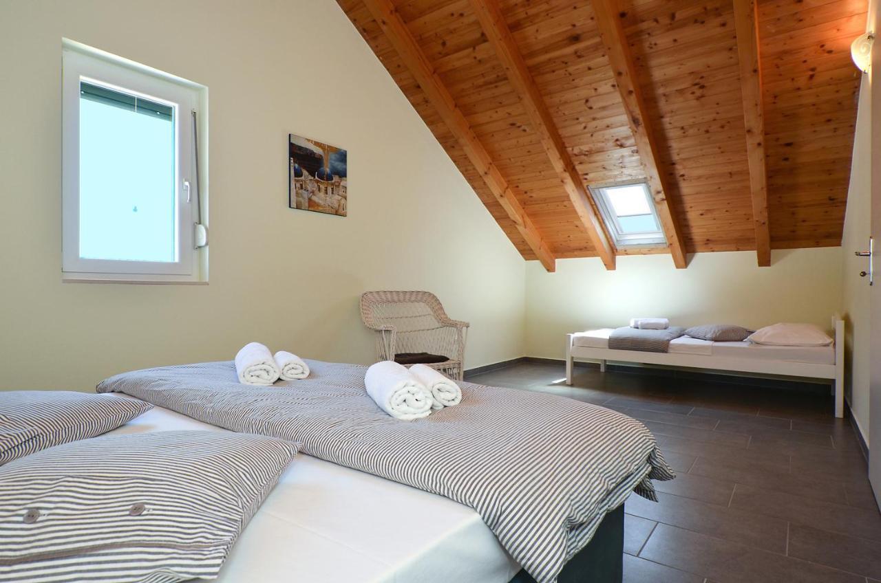 Holiday Home Nevera Kaštela Екстериор снимка