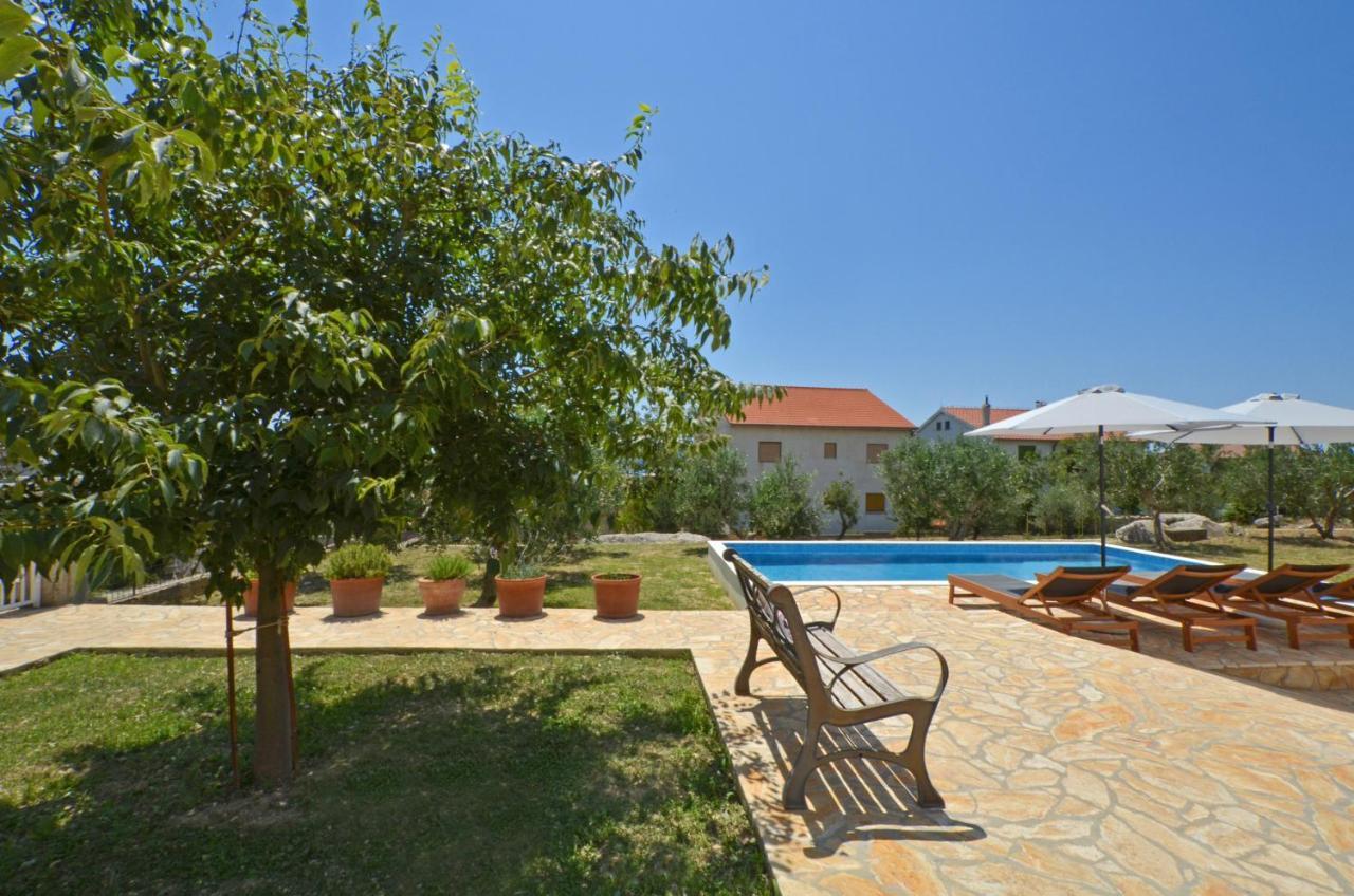 Holiday Home Nevera Kaštela Екстериор снимка