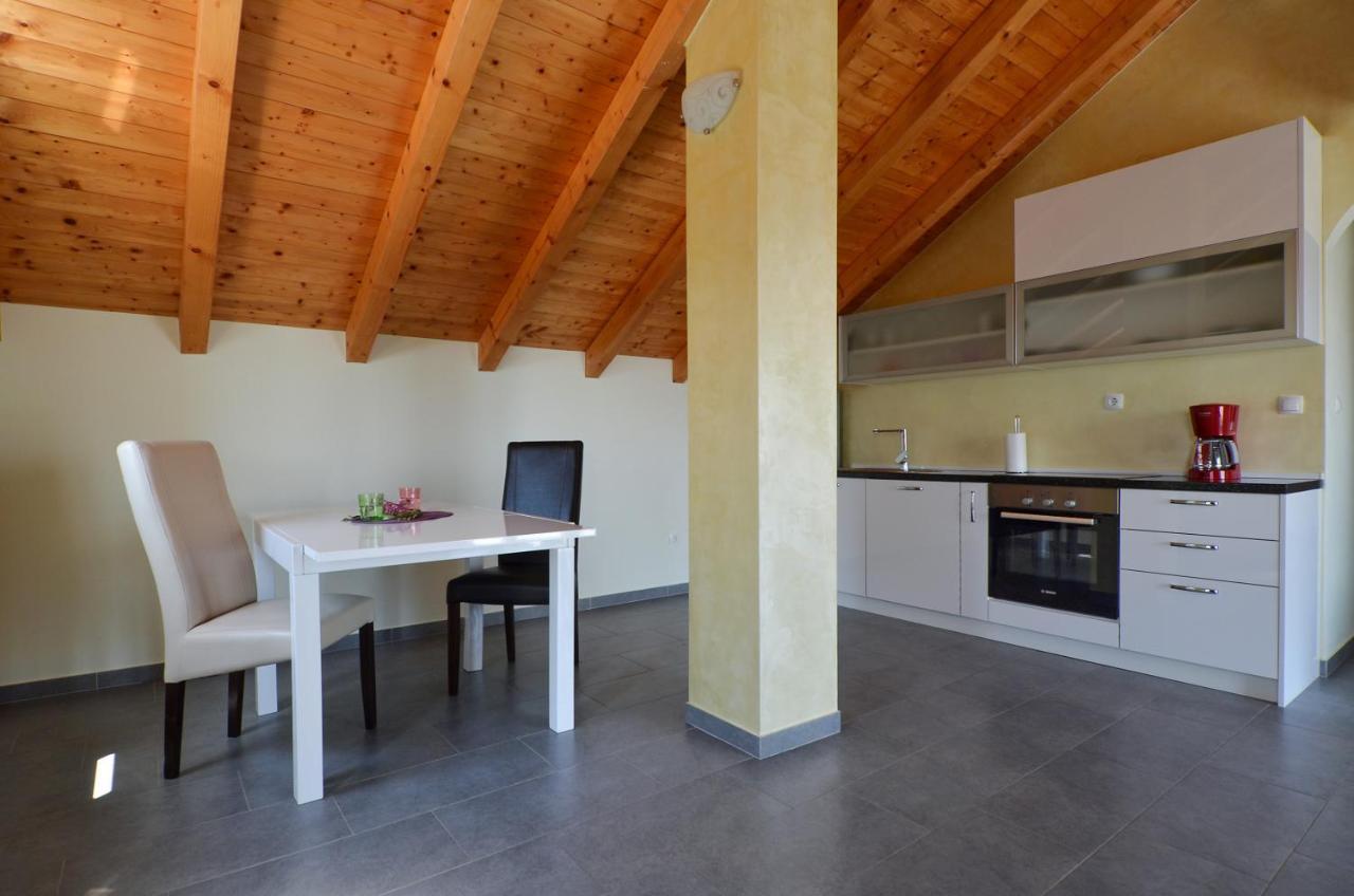 Holiday Home Nevera Kaštela Екстериор снимка