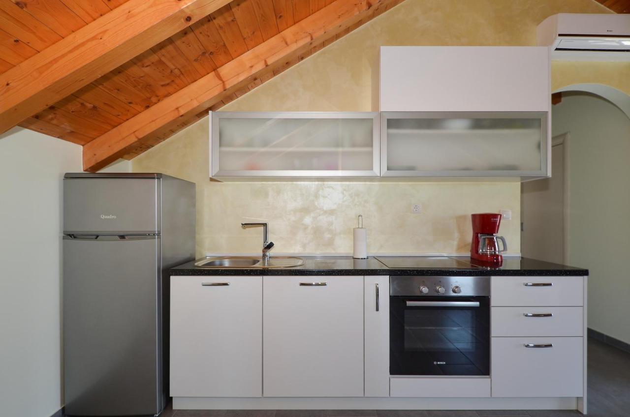Holiday Home Nevera Kaštela Екстериор снимка