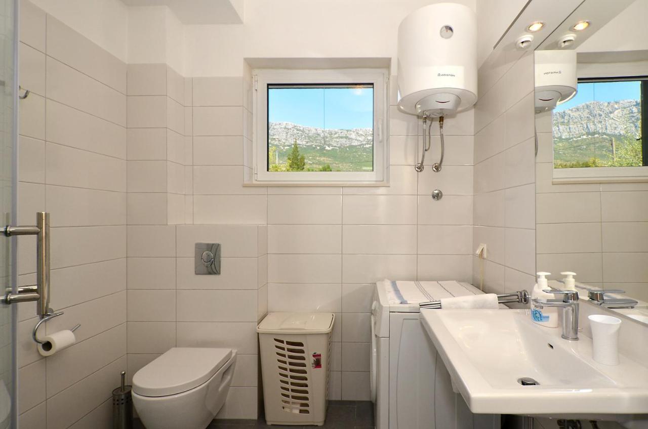 Holiday Home Nevera Kaštela Екстериор снимка