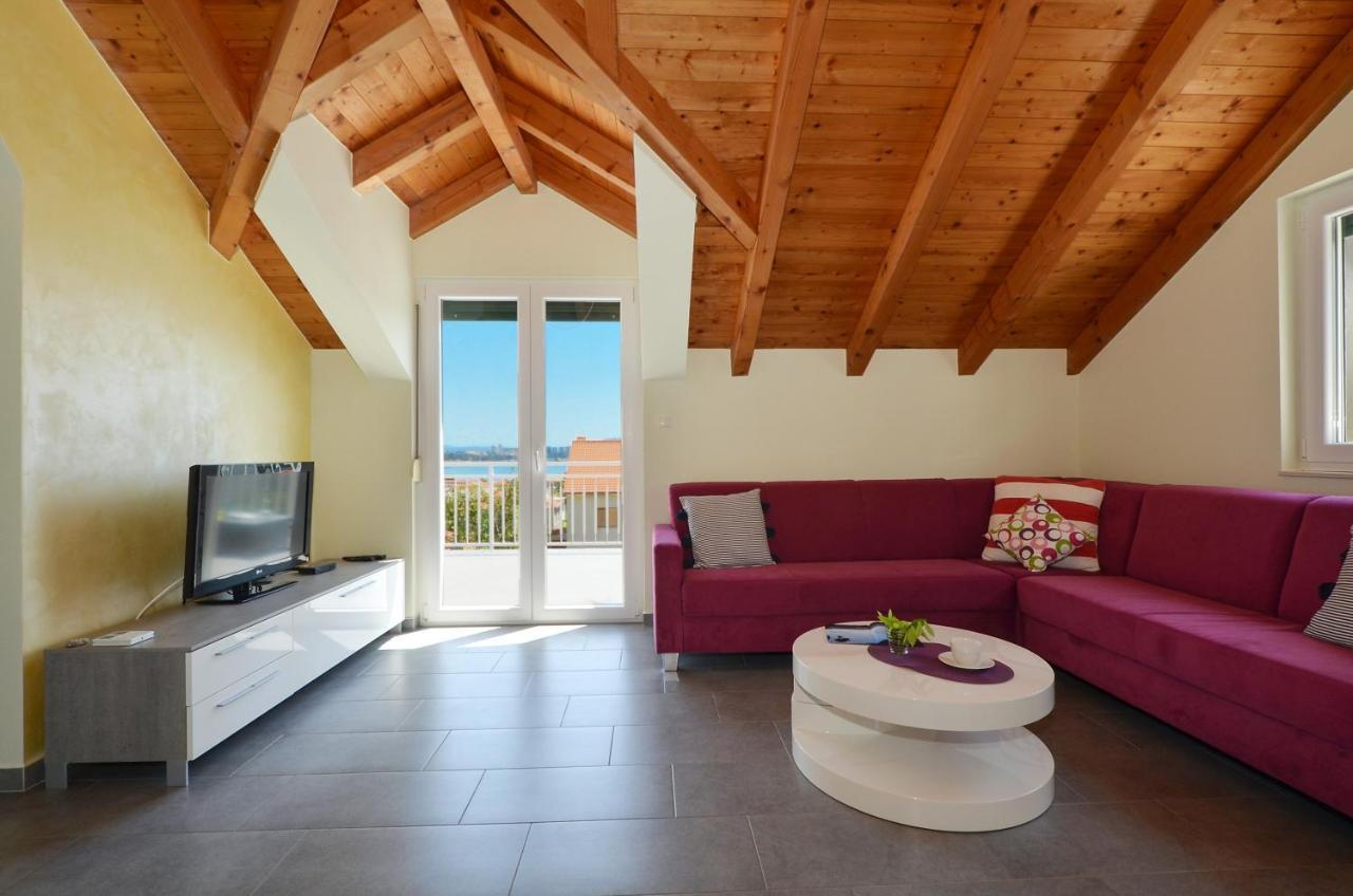 Holiday Home Nevera Kaštela Екстериор снимка