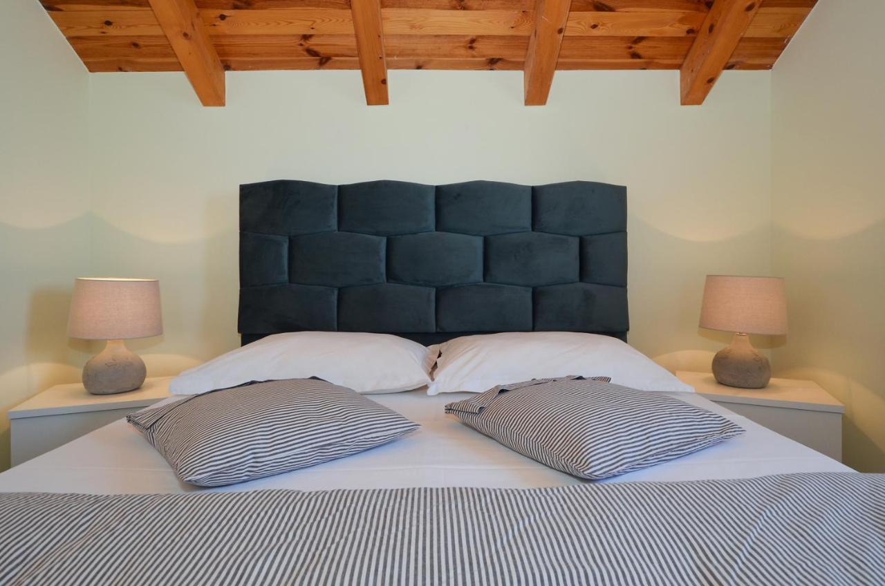 Holiday Home Nevera Kaštela Екстериор снимка