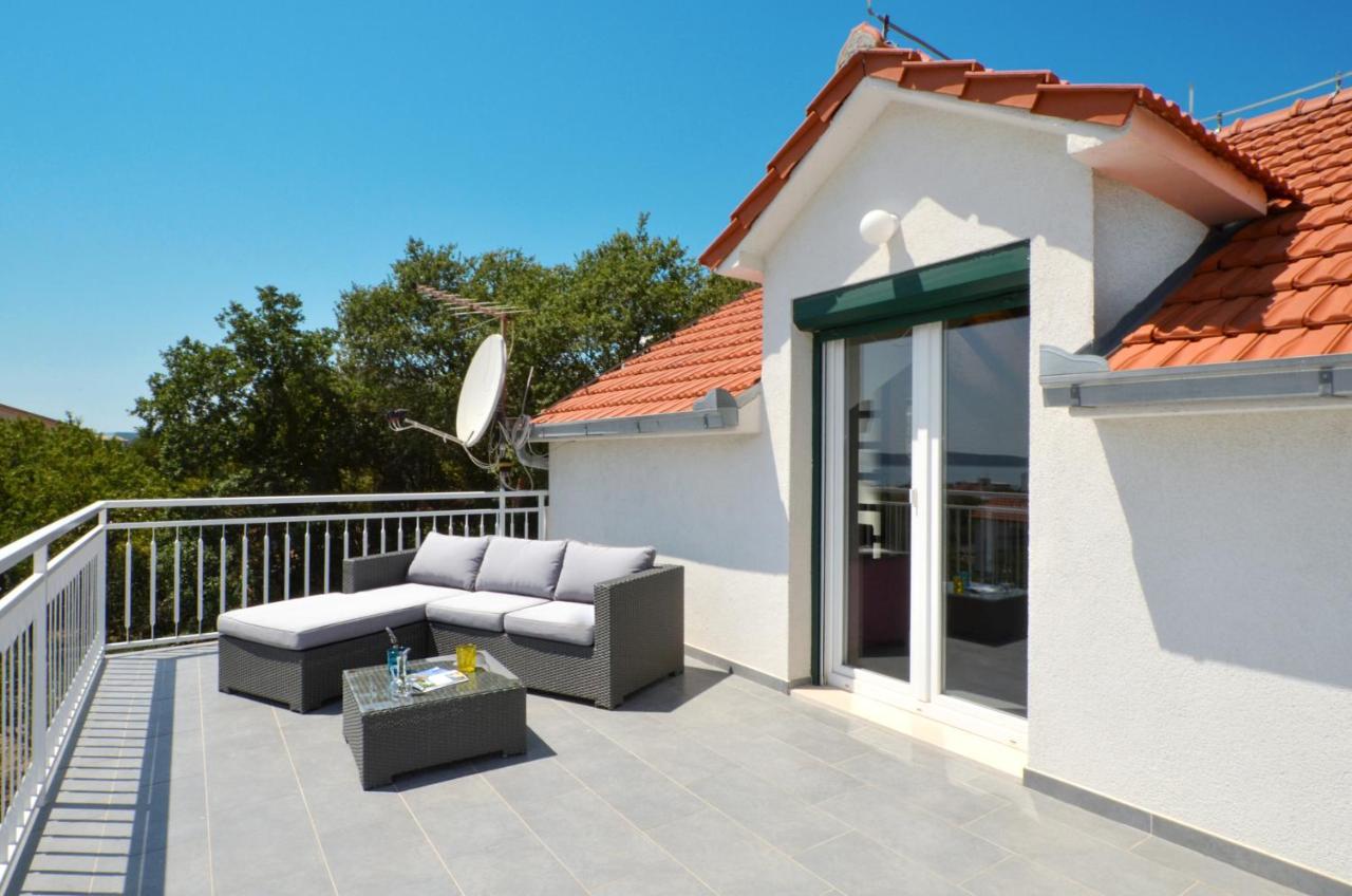 Holiday Home Nevera Kaštela Екстериор снимка