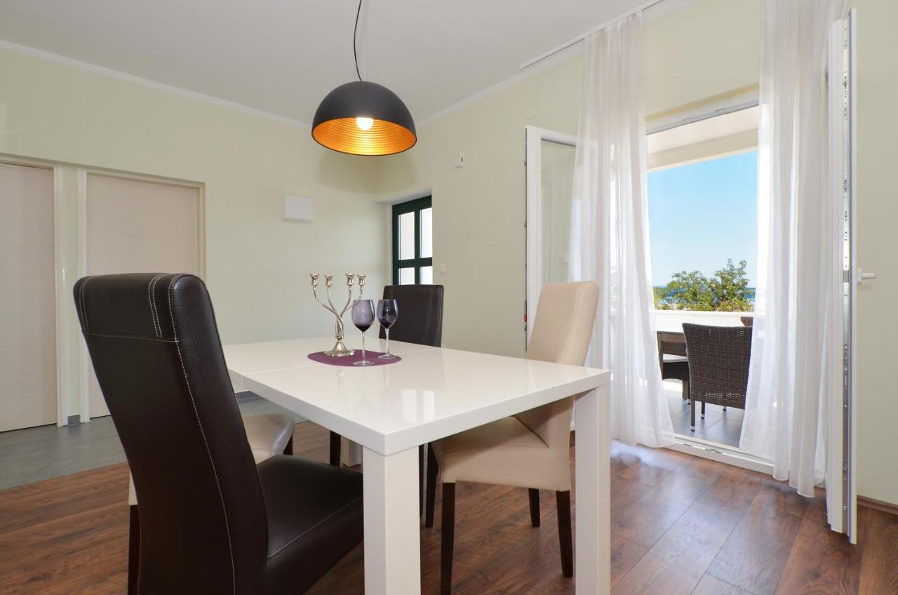 Holiday Home Nevera Kaštela Екстериор снимка