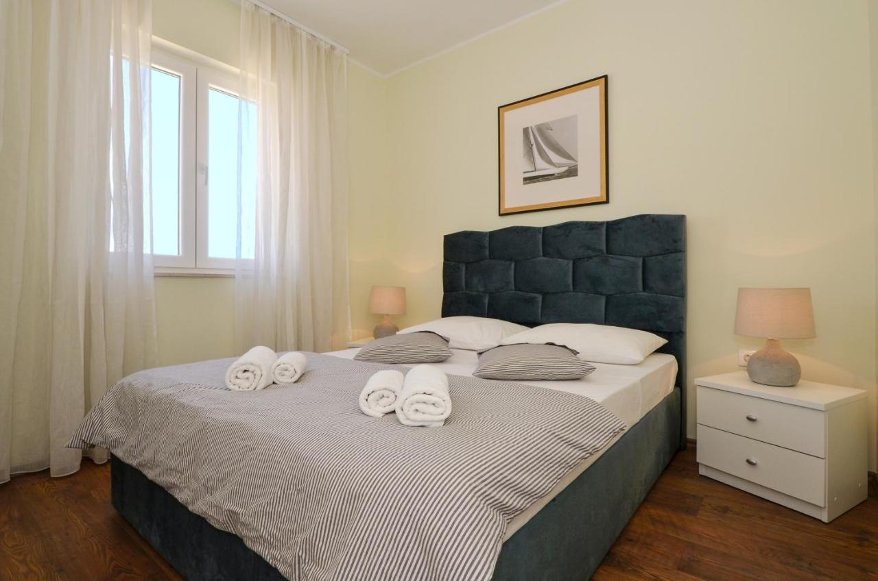 Holiday Home Nevera Kaštela Екстериор снимка